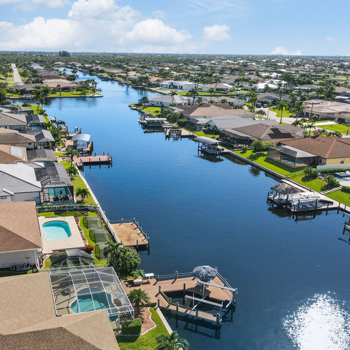 Room 4, Lupita Great Villa 3 Bed 2 Bath Pool Boat Dock, Lee