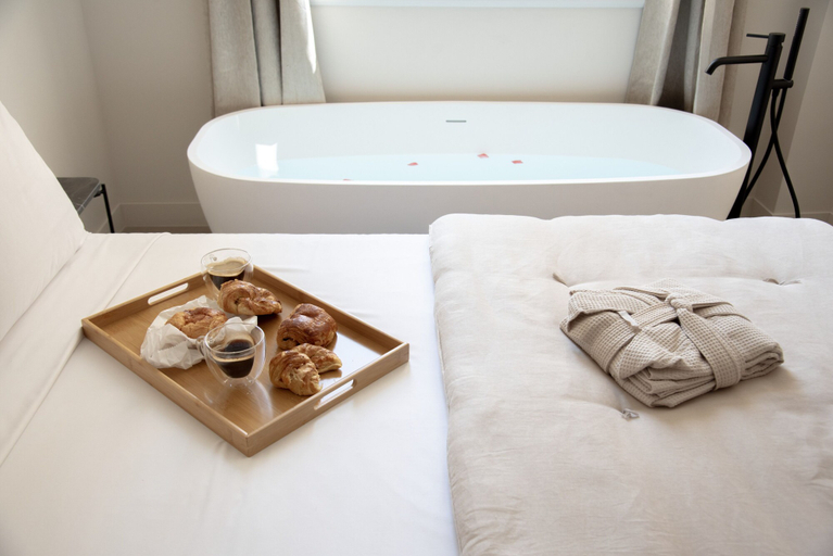 Bathroom 4, Mouchki, Bouches-du-Rhône