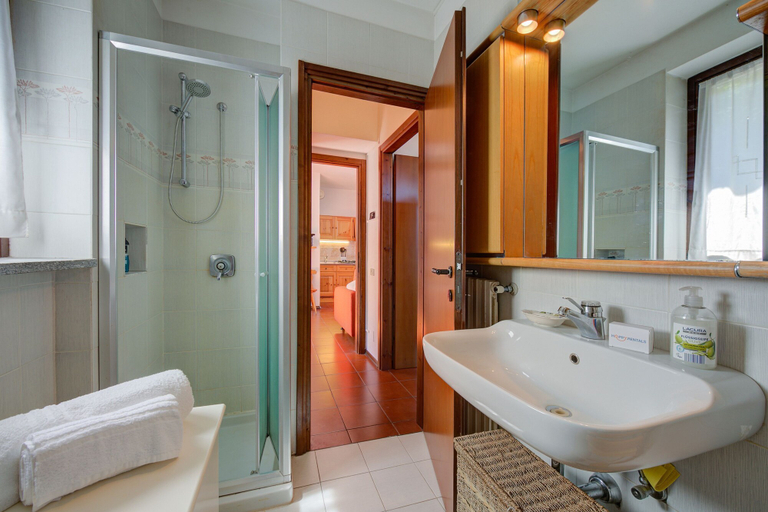 Room 2, Charming Magognino Stresa Hills Lake View, Verbano-Cusio-Ossola