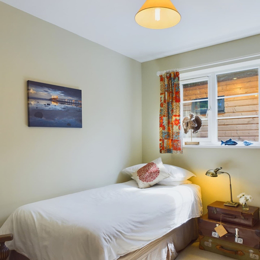 Room 4, The Timbers Eco-Luxe Home with Yoga Cabin, Isle of Wight