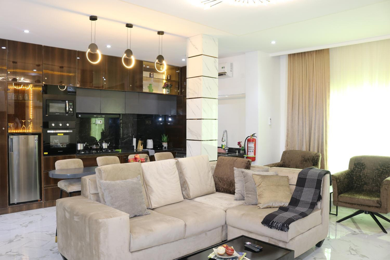 Kitchen 3, Excellent 2 bed apartment in Lekki Phase1 With SuperFast Wi-fi & 247 Power, Eti-Osa