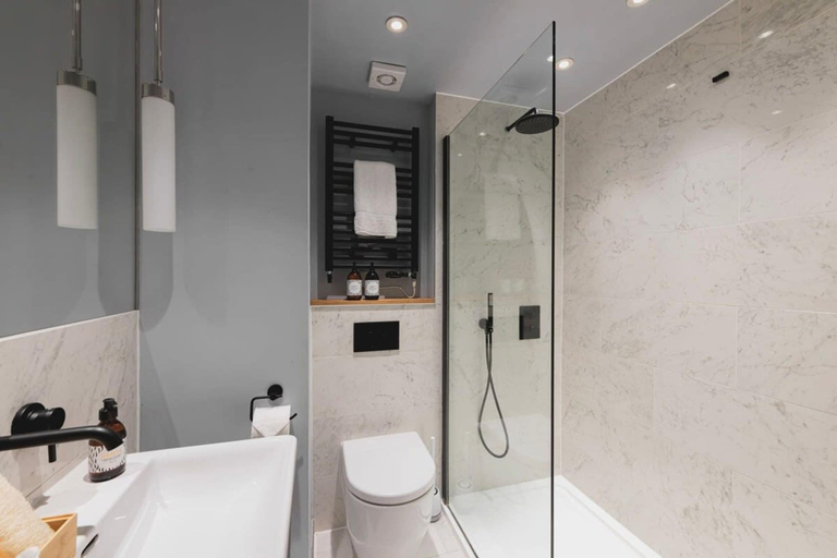 Bathroom 4, St Catherine s Hospital - Deluxe Apartment, Bath and North East Somerset