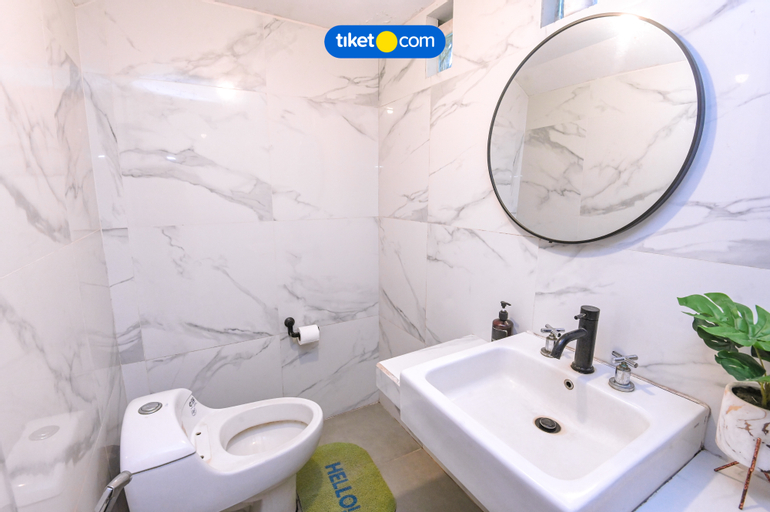 Bathroom 18