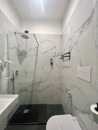 Bathroom 5, Sara Hotel, Milano