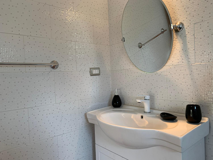 Bathroom 3, Parcela Dona Leo, General Carrera