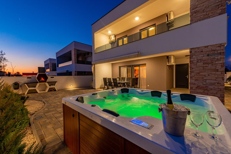 Hot tub 3, Villa Elite, Vir