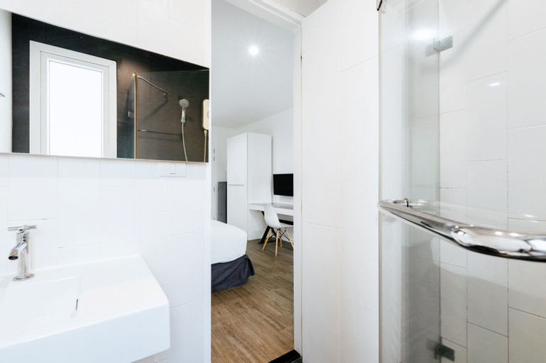 Bathroom 13