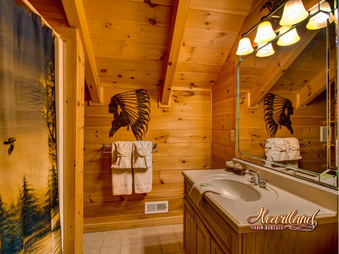 Others 5, Bear Hug Cabin Gatlinburg Convenient to Everything!, Sevier