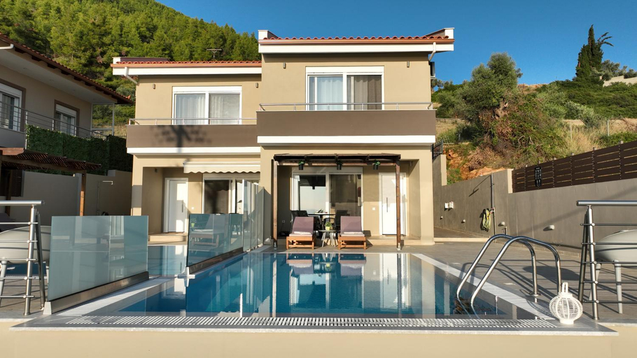 5, Lila's villa maisonette with private pool, Central Greece