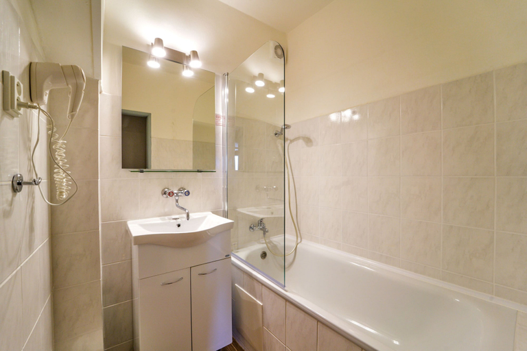 Bathroom 4, Hotel Charles Central - Czech Leading Hotels, Praha 7
