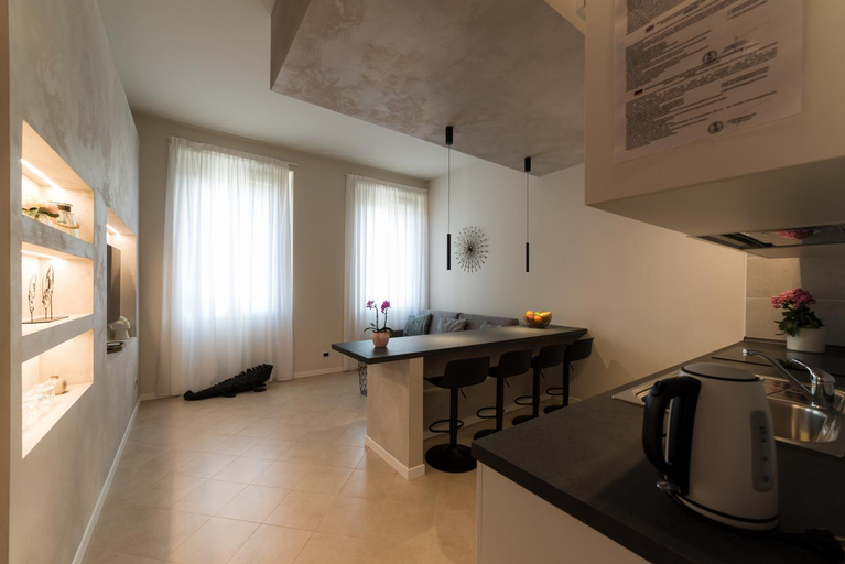 Others 4, DV Garda Suite, Brescia