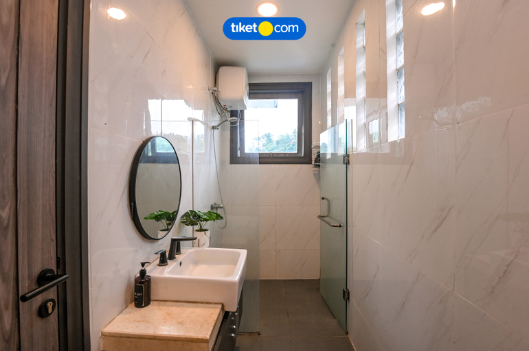 Bathroom 16