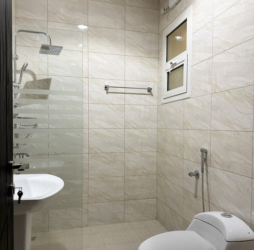 Bathroom 3, Al-Mutamarat A-18 Timeless History AX96, Riyadh