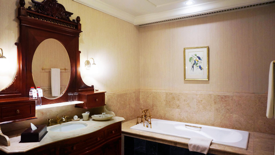 Bathroom 12