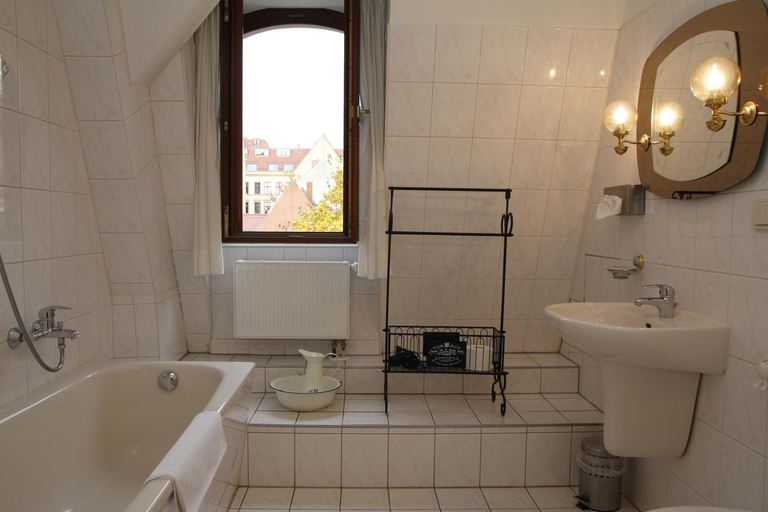 Bathroom 5, Hotel Zum Klotzelmonch, Görlitz