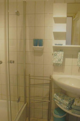 Bathroom 2, Nice Apartment Near Seabeach, Plön