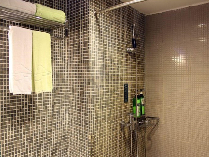 Bathroom 13