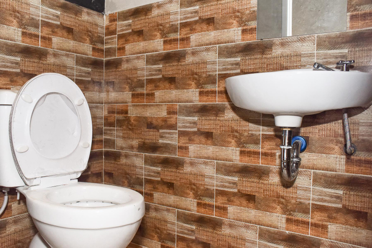 Bathroom 8