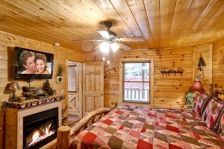 Bedroom 2, Call of the Wild, Sevier