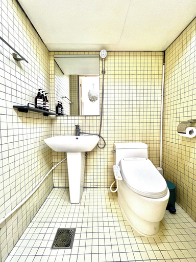 Bathroom 5, Namsan Forest Myeongdong Station, Jung