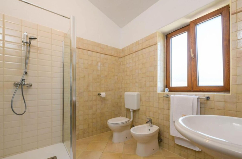 Bathroom 5, Villa Amani Comfortable Holiday Residence, Svetvinčenat