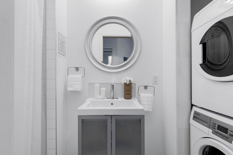 Bathroom 4, LiV MTL - Downtown, Montréal