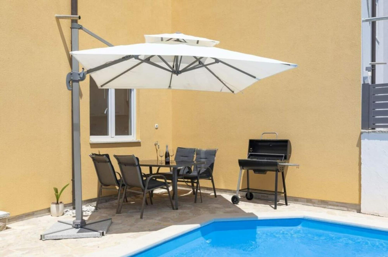 Pool 2, Villa Kostre Comfortable Holiday Residence, Marčana