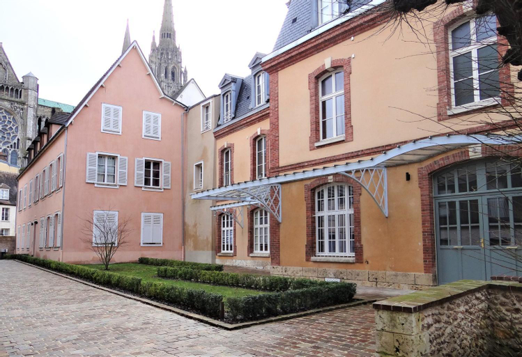 Exterior 8