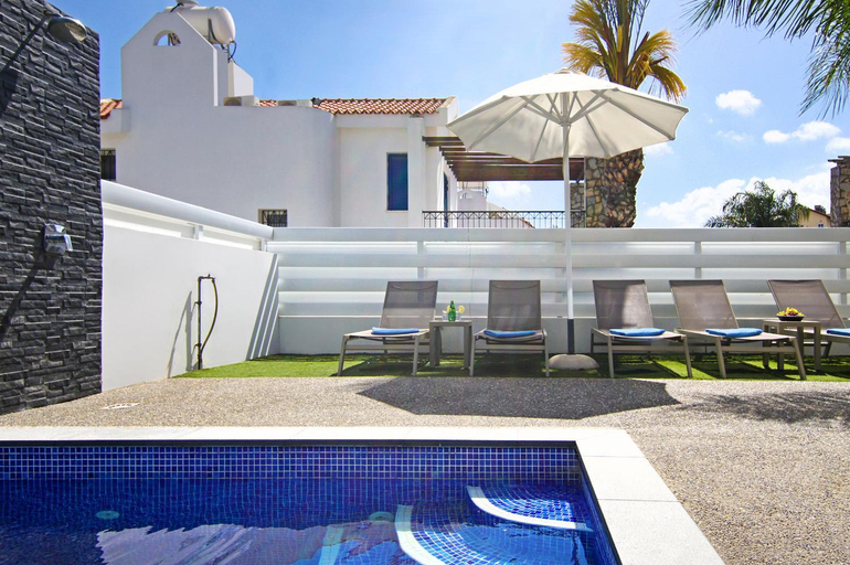 Others 4, Villa Mey