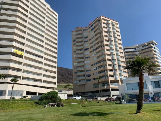 Exterior & Views 1, BEACHFRONT CONDO w POOLS STEPS TO BEACH & MINS TO DT, Tijuana