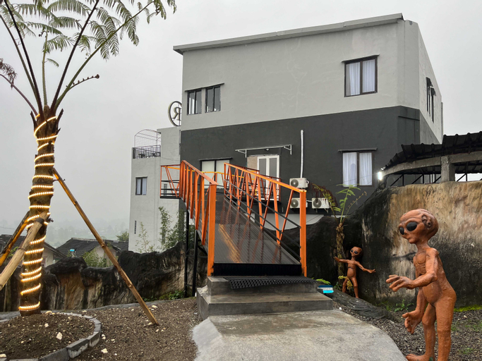 Exterior & Views 2, Rayana Resort Mitra Reddoorz, Malang