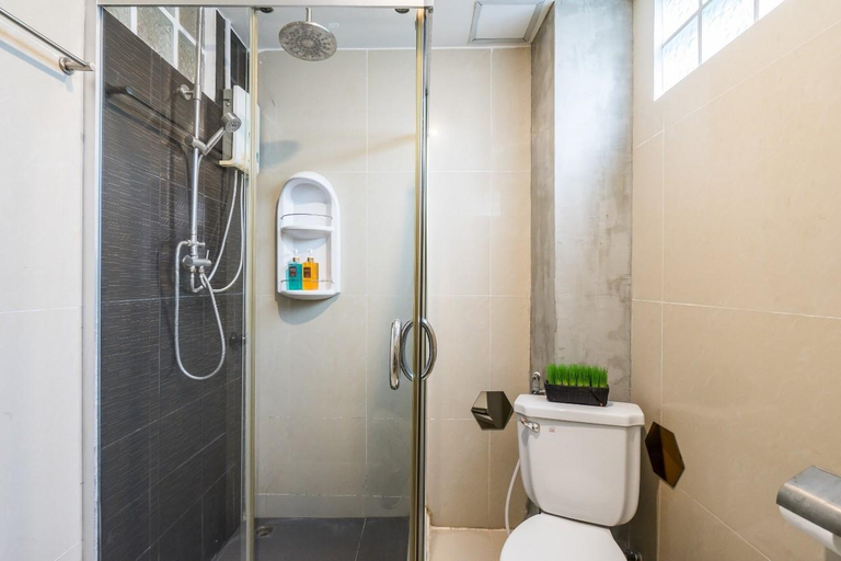 Bathroom 23