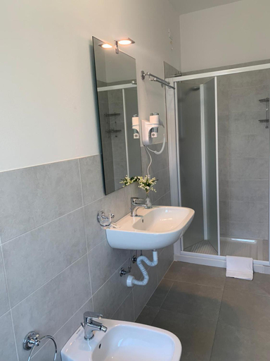 Bathroom 3, HOTEL LORENA, Brescia