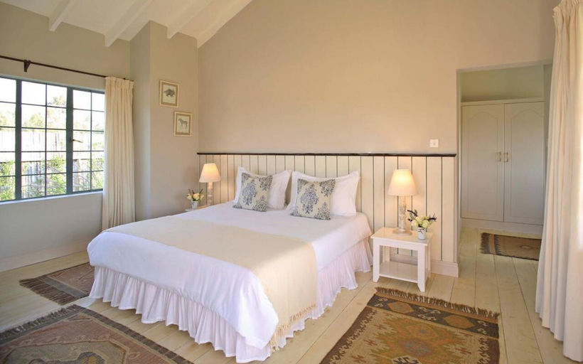 Bedroom 2, Soames Hotel & Jack' s Bar, Kieni