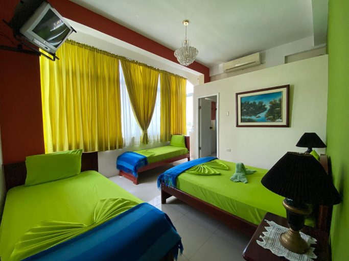 4, Hostal Puerto Azul, Manta