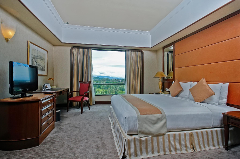 Bedroom 13