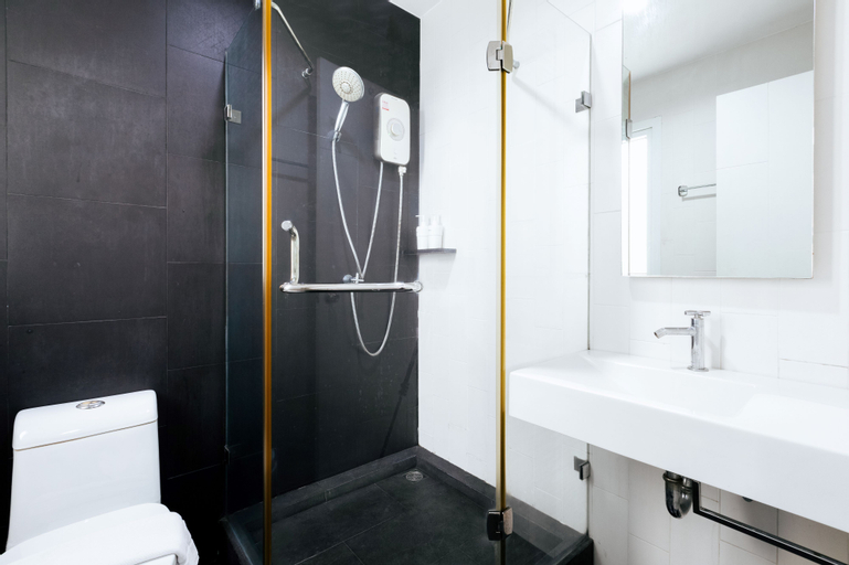 Bathroom 16