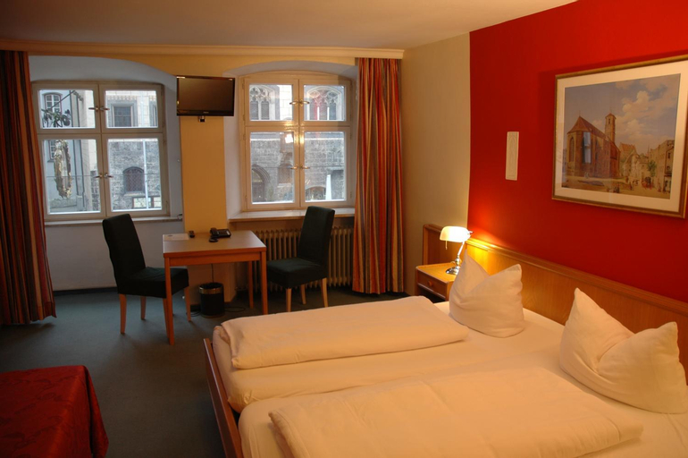 Bedroom 4, Hotel Paulanerstuben, Rosenheim