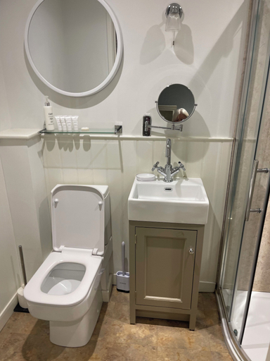 Bathroom 5, The Kings Head, Wiltshire
