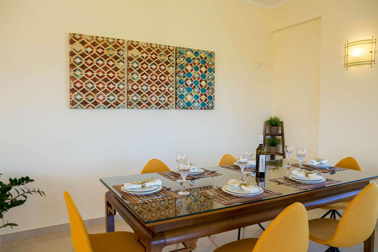 Food & Drinks 5, Villa Dimokratia, Crete