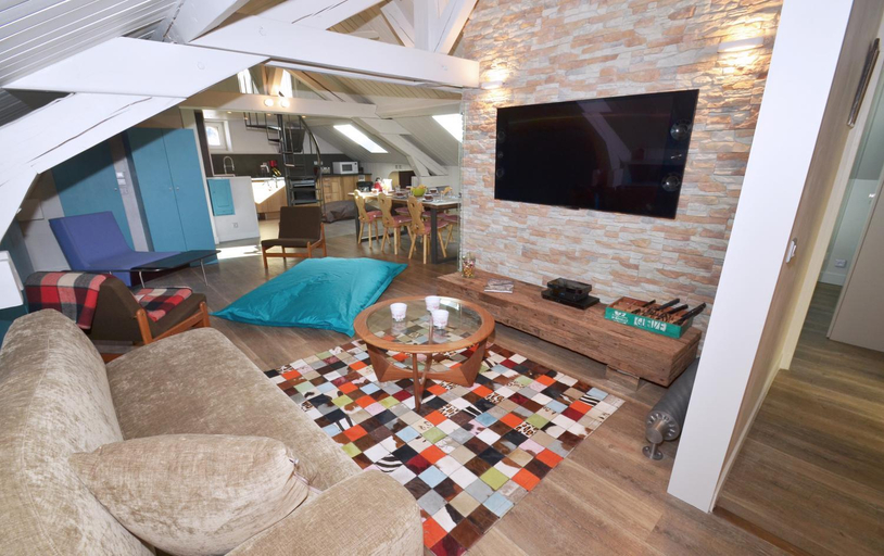 Others 4, Appartement Bellevue - centre ville, Haute-Savoie