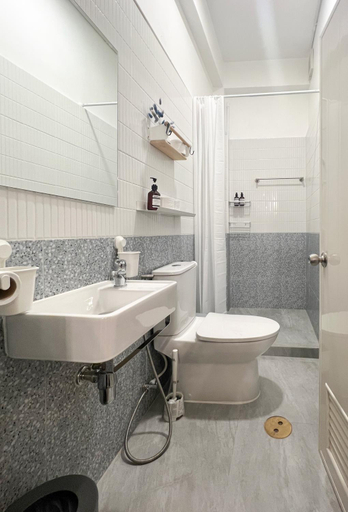 Bathroom 4, Neveu Premier Residence, Huai Kwang
