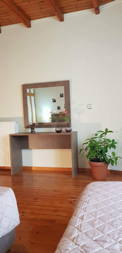 Others 4, Eleas Gi Villa, Ionian Islands