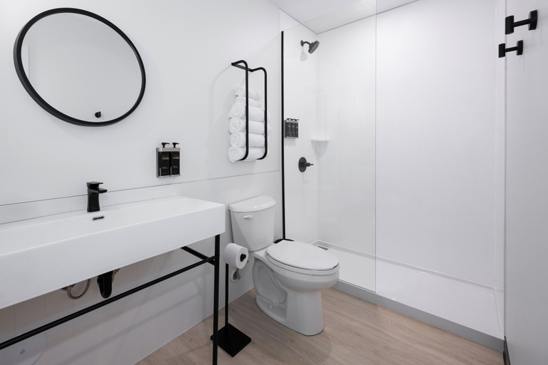 Bathroom 4, Gravity Haus Revelstoke, Columbia-Shuswap