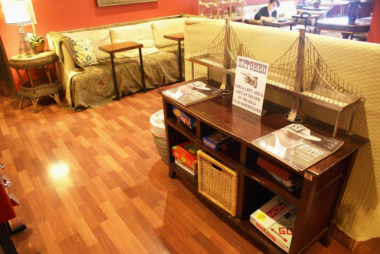 Public Area 2, Adelaide Hostel, San Francisco