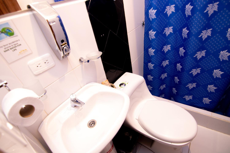 Bathroom 5, Hostal Alpachaca - New Quito Airport, Quito