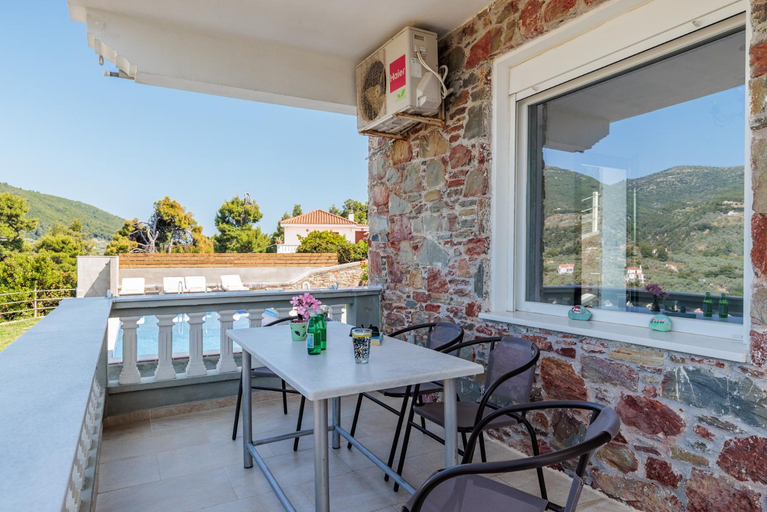 Others 3, Villa Pavlos, Thessaly