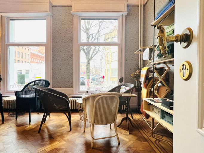 Others 5, 22b&b, Antwerpen