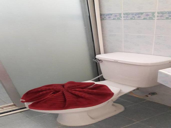 Bathroom 15