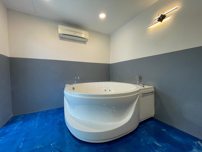 Bathroom 3, Cozy Townhouse IV | Family Getaway, 4BR, Netflix, Langkawi